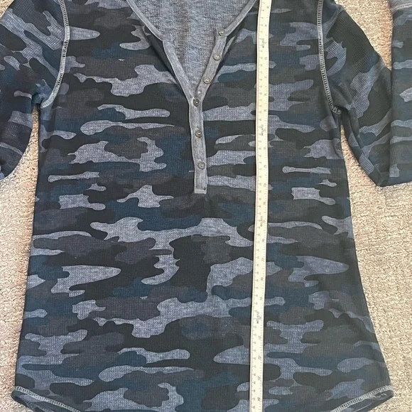 Womans Lucky Brand blue Camo Henley Thermal Long Sleeve Top Sz M - Picture 4 of 8